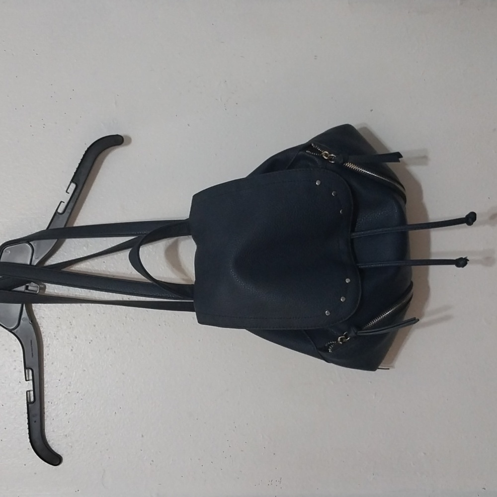 ANDREA BACK PACK draw. String pruse.